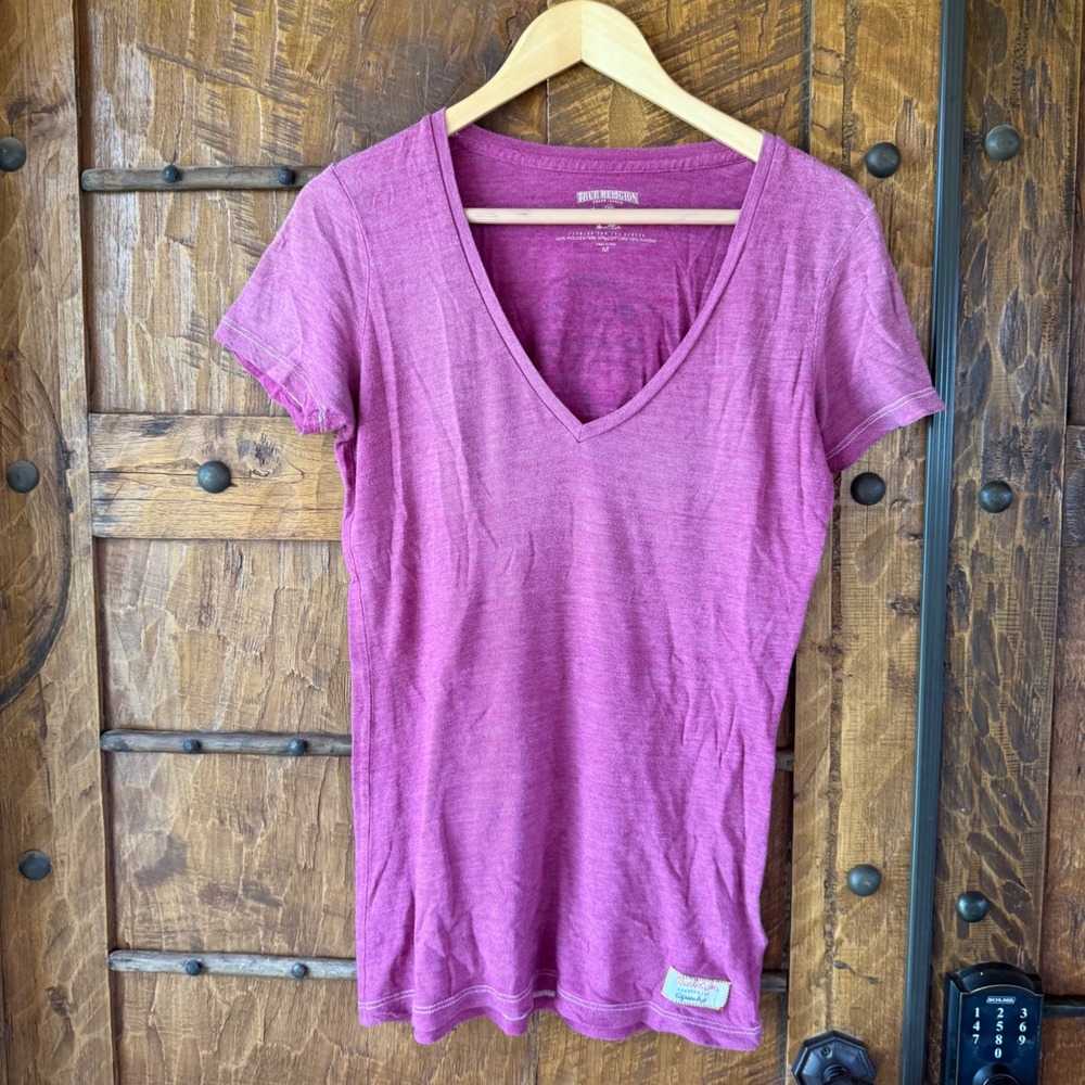 True Religion V-Neck Tee Womens M Pink Rhinestone Short Sleeve Logo Patch USA